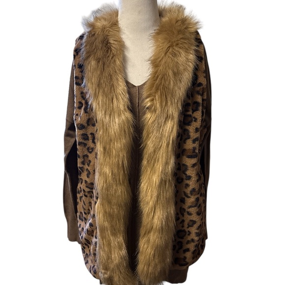 unknown Jackets & Blazers - Leopard Print Faux Fur Trim vest